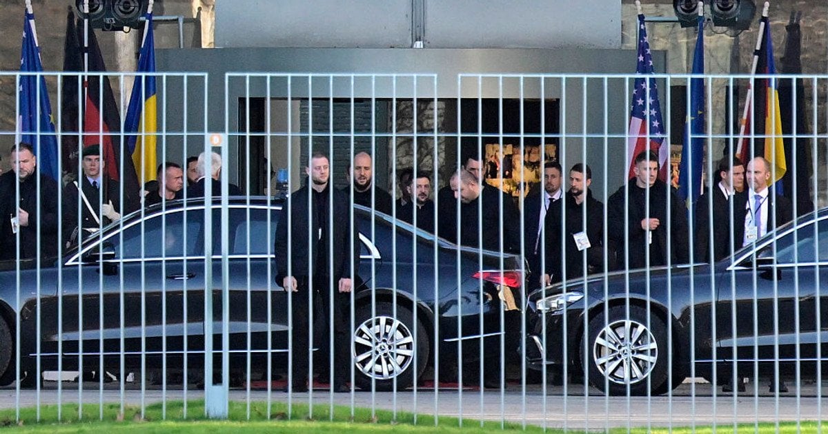 Українська делегація під час прибуття на переговори в Берліні