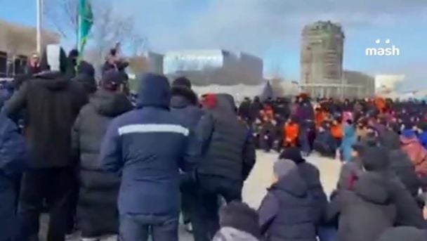 Жители Актау заявили о завершении мирного митинга, скриншот с видео/Mash