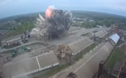 Окупанти вдарили ракетами по складу з зерном у Дніпропетровській області: відео