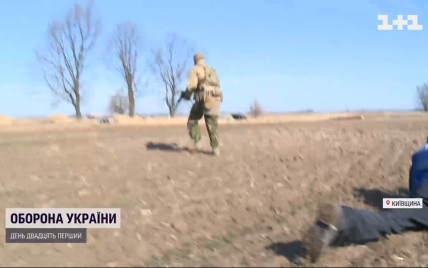 Знімальна група ТСН на собі відчула артилерійські атаки окупантів на Київщині