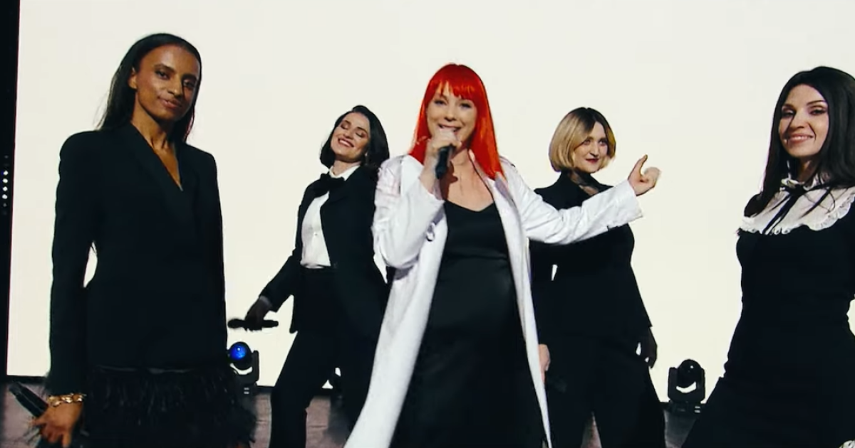 Беременная Светлана Тарабарова с участницами "Женского квартала" представила зажигательный трек о единстве