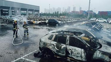 Вогонь знищив близько тисячі нових машин Renault. / © twitter.com/shanghaiist