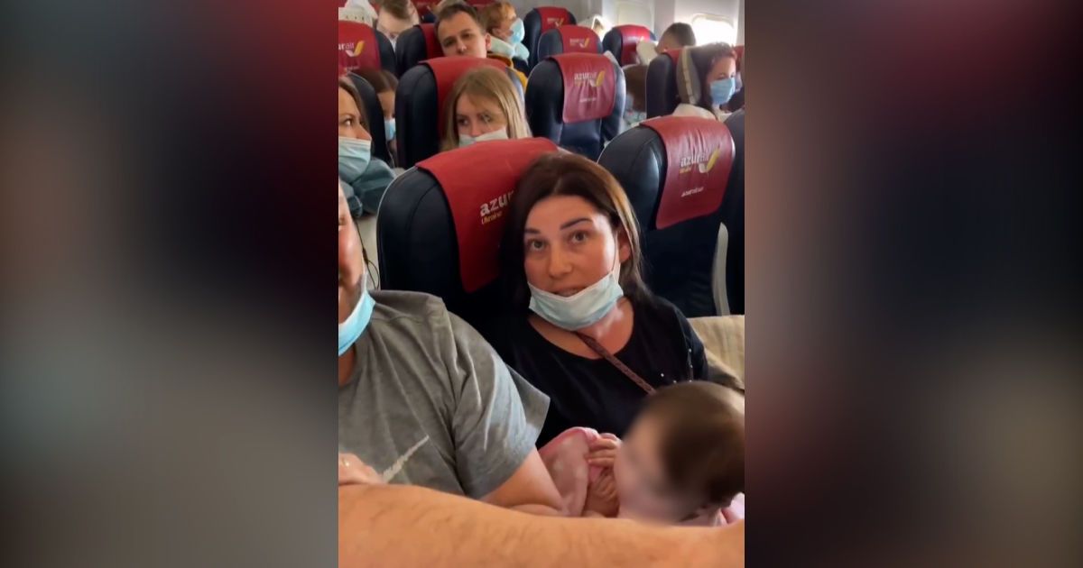 В самолете в Доминикану подрались украинские туристы: девушке расцарапали лицо и отгрызли ноготь