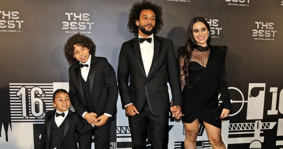 Стильні та яскраві. У чому завітали світові зірки на церемонію вручення ФІФА