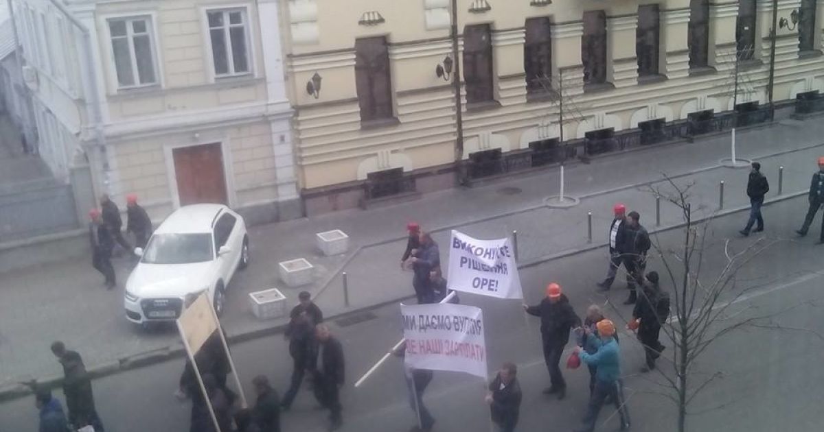 Шахтарі протестують під Радою / © facebook.com/ncklr