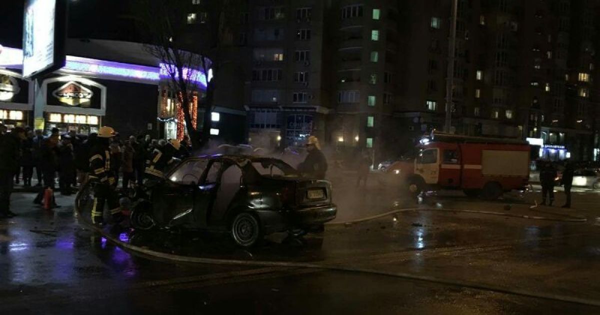В результате аварии на Оболони в Киеве погиб водитель "Дэу Ланоса" / © Фото Валерии Ковалинской/ТСН