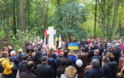 В Мюнхене освятили восстановленный памятник на могиле Степана Бандеры