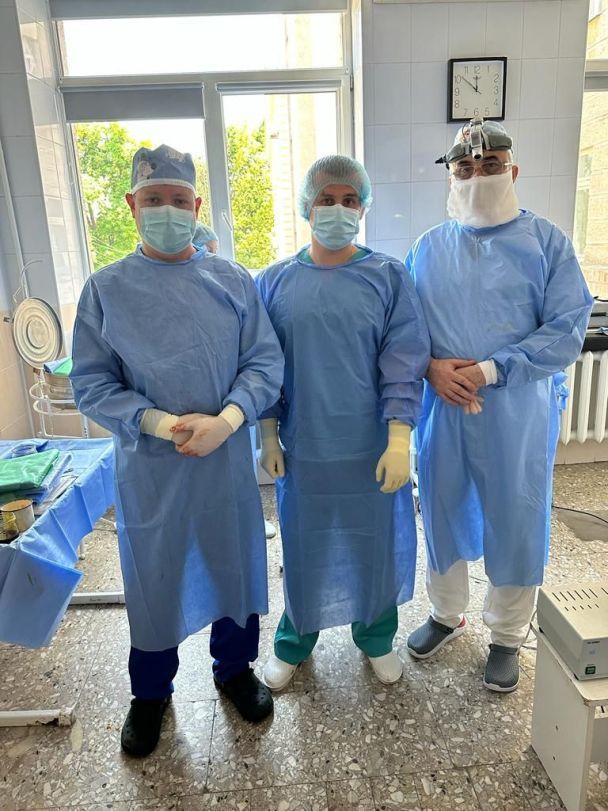 Медики зробили пацієнтові нову щелепу з його власного ребра. Фото: Чернівецька обласна клінічна лікарня