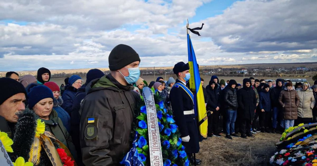 Под Одессой простились с нацгвардейцем Александром Драганом, погибшим во время стрельбы на "Южмаше" в Днепре