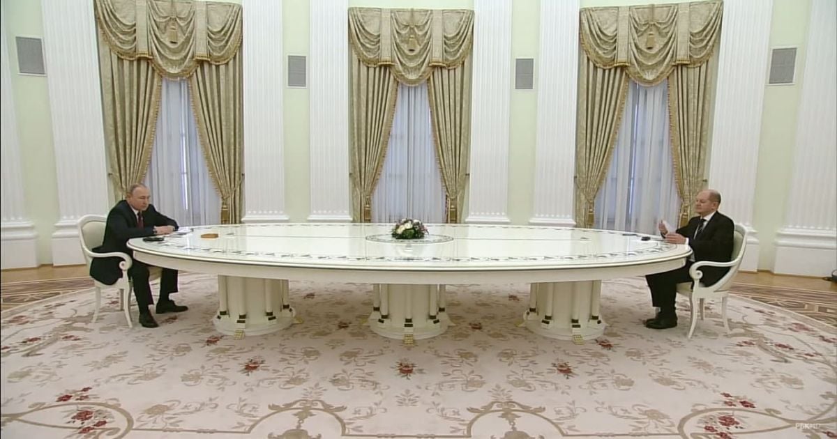 В эти минуты Шольц говорит с Путиным о гуманитарных коридорах для людей — Подоляк