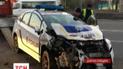 У Кривому Розі поліційний автомобіль врізався в припаркований на узбіччі легковик