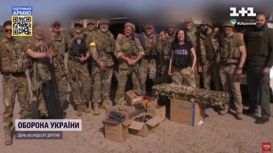 Волонтери не лише доправляють вантажі, а і вислуховують неймовірні історії військових і цивільних з фронту