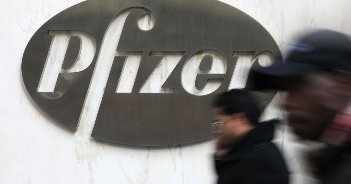 Чотири рази вакцинований голова компанії Pfizer захворів на COVID-19