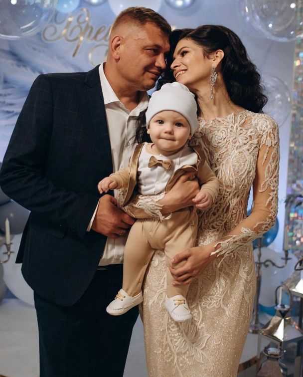 Старший брат Аліни Гросу Роман з дружиною / © instagram.com/alina_grosu
