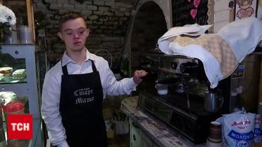 Таке в Україні вперше: ювілей інклюзивної кав'ярні в Луцьку, де працюють хлопці з синдромом Дауна 