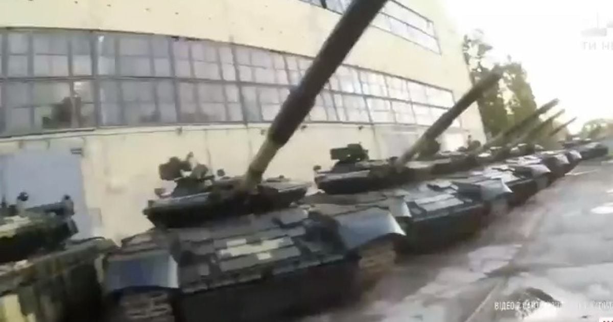 У Харкові блогери без перешкод потрапили на бронетанковий завод і зняли на відео сотні списаних танків