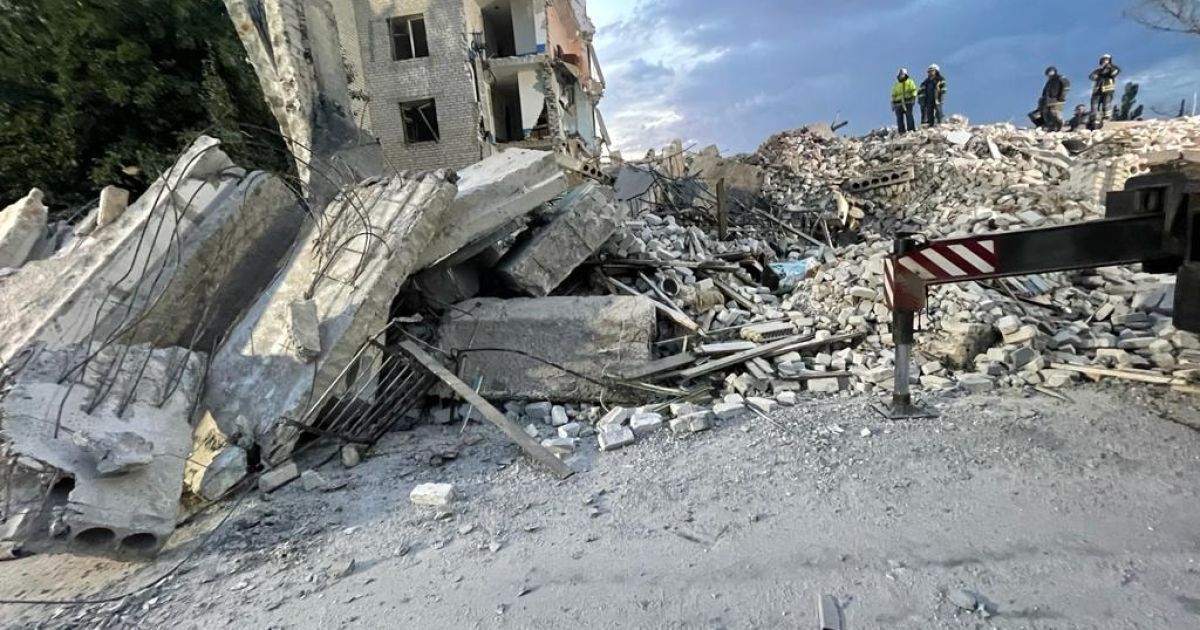 Обстрел многоэтажки в Часовом Яру в Донецкой области: количество жертв возросло