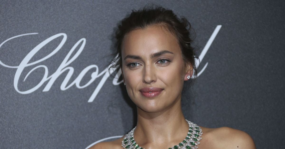 Сексапильная Ирина Шейк в стрингах взбудоражила Сеть откровенным селфи