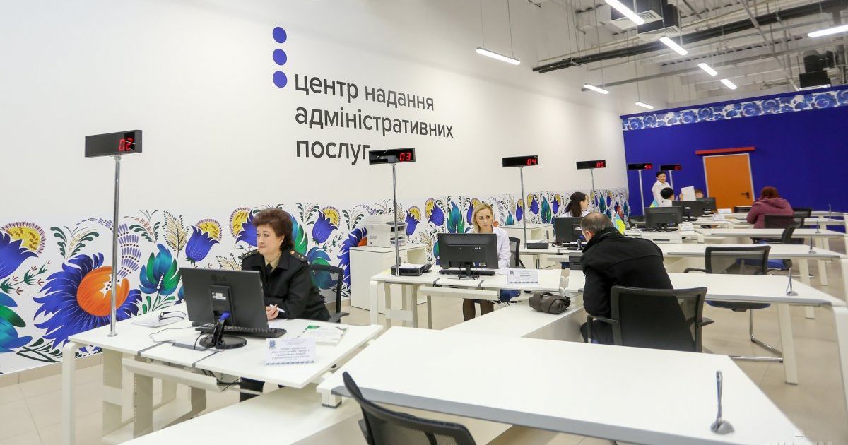 Аферисты в Киеве "освоили" продажу мест в очередях за биометрическими паспортами