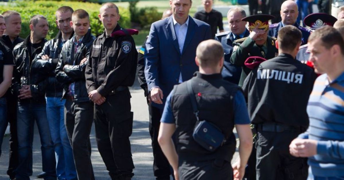 Кличко попросил наградить милиционеров