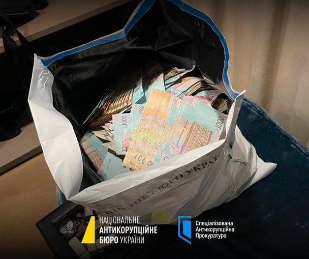 Фото з обшуків, які провели НАБУ і САП у межах операції з викриття корупції у сфері енергетики / © НАБУ