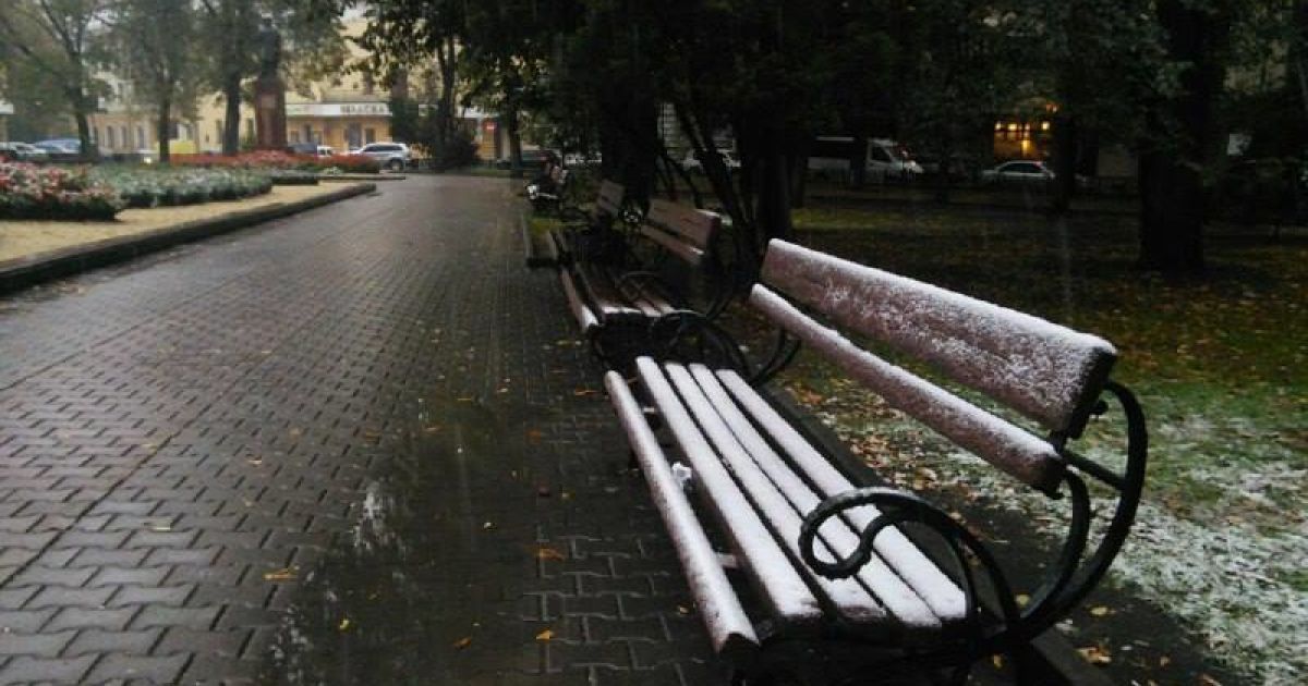 Перший сніг в Івано-Франківську. / © facebook/Тетяна Грішина