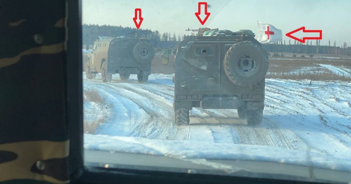 Окупанти використовують символіку Червоного Хреста на військовій техніці.