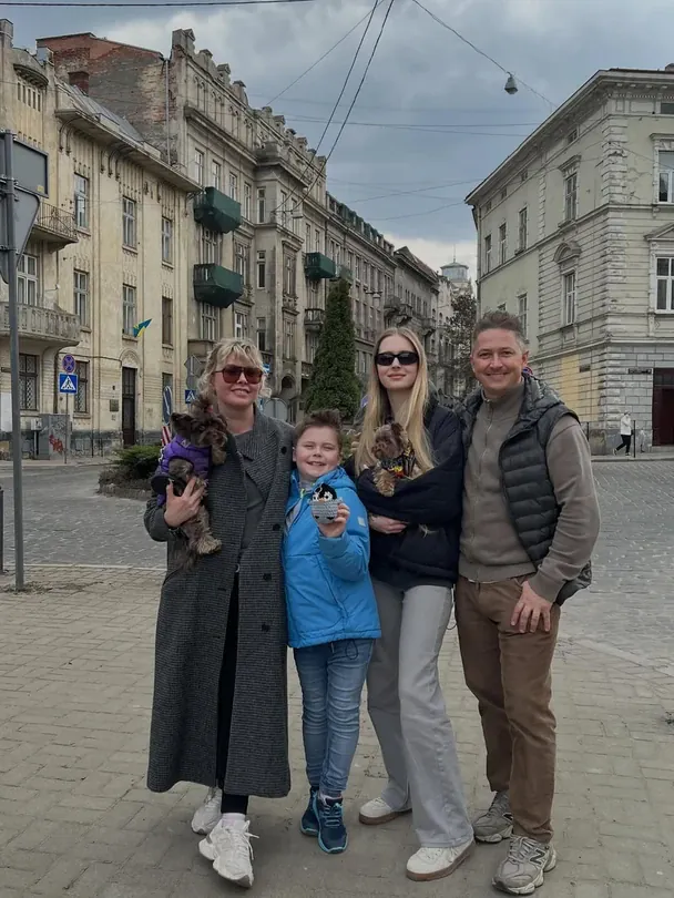 Олександр Педан замилував сімейними фото з дочкою і сином та звернувся до дружини в особливий день