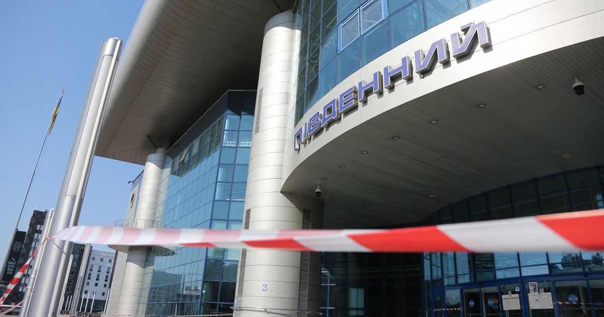 В Киеве поступило сообщение о заминировании Южного вокзала: проводится эвакуация
