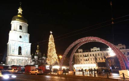 В Киеве в период новогодне-рождественских праздников изменят маршруты движения общественного транспорта