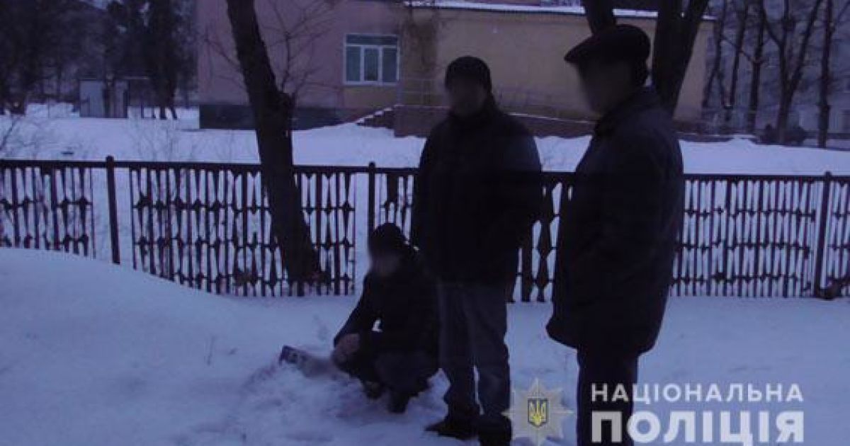 Вимагав гроші за крадені номерні знаки. У Львові затримали автозлодія