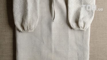 Сорочка жіноча додільна вишита біллю. Поч. ХХ ст. Чернігівська обл., м. Бахмач. Домоткане лляне полотно, біль, заполоч; лиштва, курячий брід / © Музей Івана Гончара