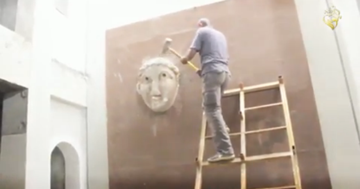 Зруйновані давнє статуї крилатих биків