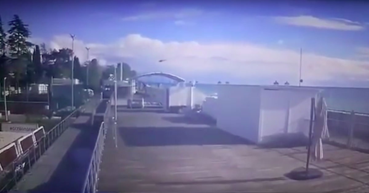 В Сети появилось видео падения вертолета в Сочи