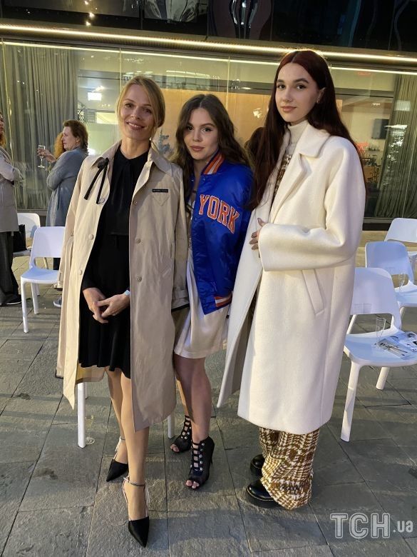 Оля Фреймут з донькою Златою та її подругою/Фото Аліни Онопи / © 