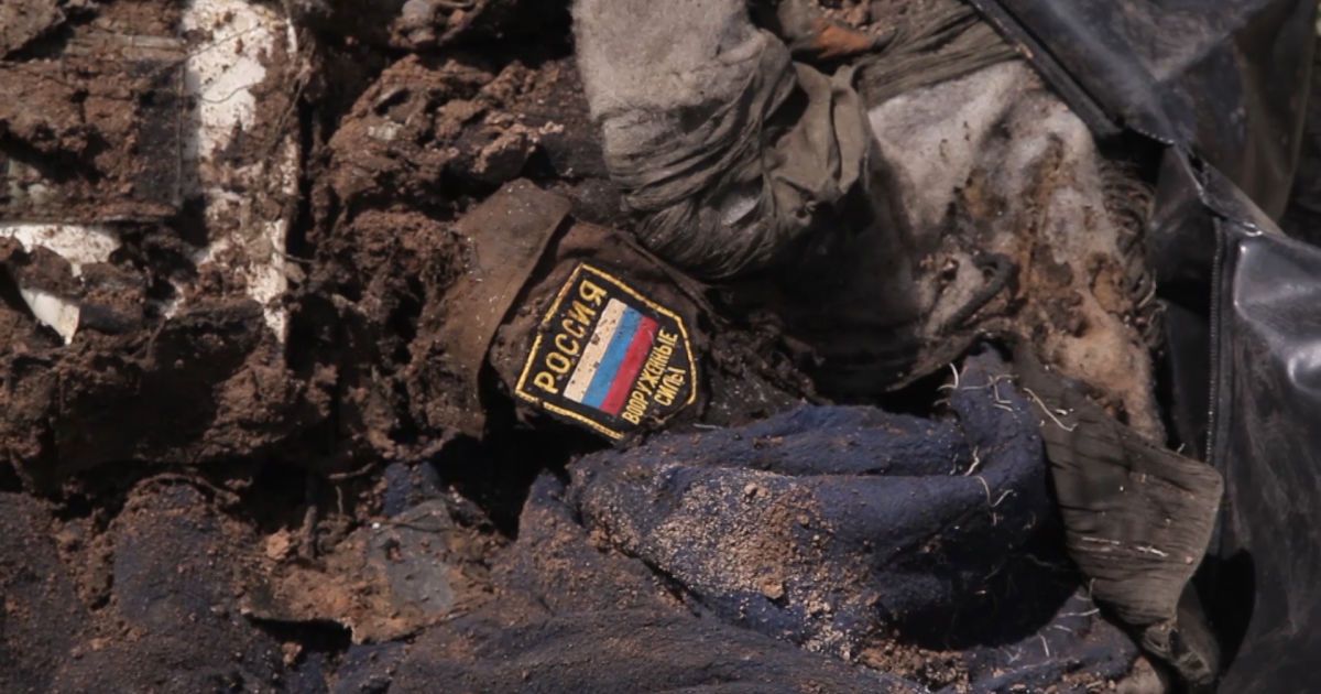 Двое военных с российскими шевронами, тела которых нашли на Луганщине, оказались украинцами