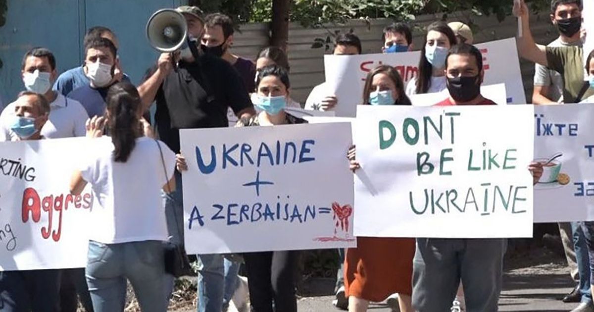 Вірменсько-азербайджанський конфлікт: як Україна потрапила в дипломатичний "скандал із борщем"