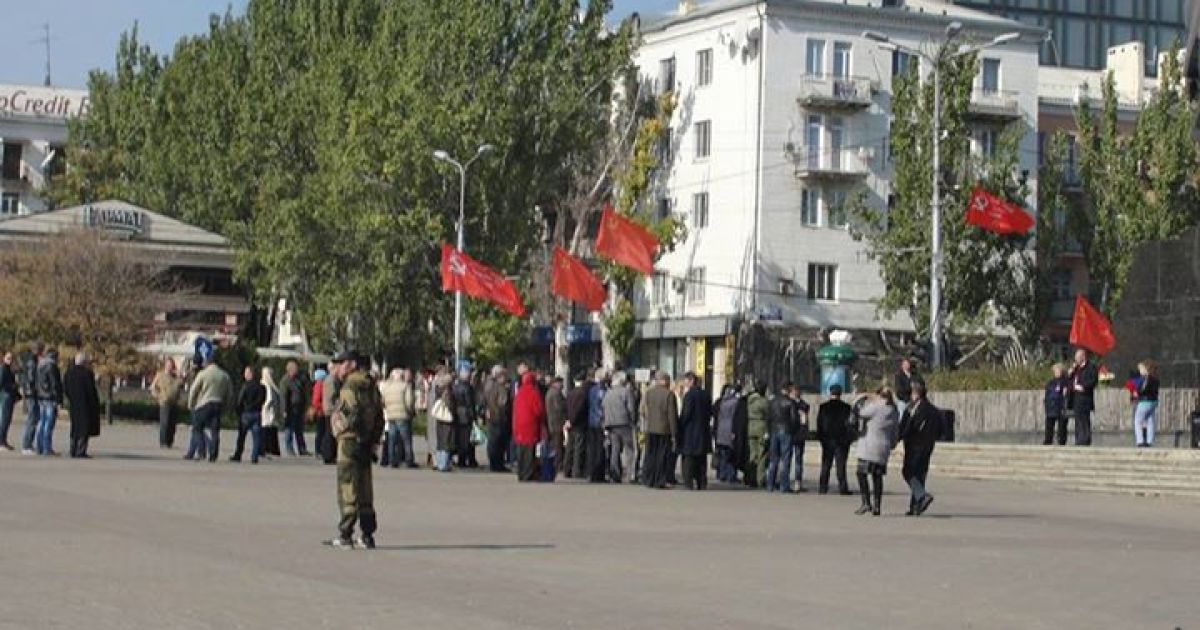 "Ватный" митинг в Донецке / © facebook.com/ Oleksiy Matsuka