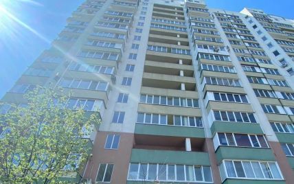 В Киеве на Жилянской 18-летний парень выпал из окна многоэтажки: что говорят в полиции