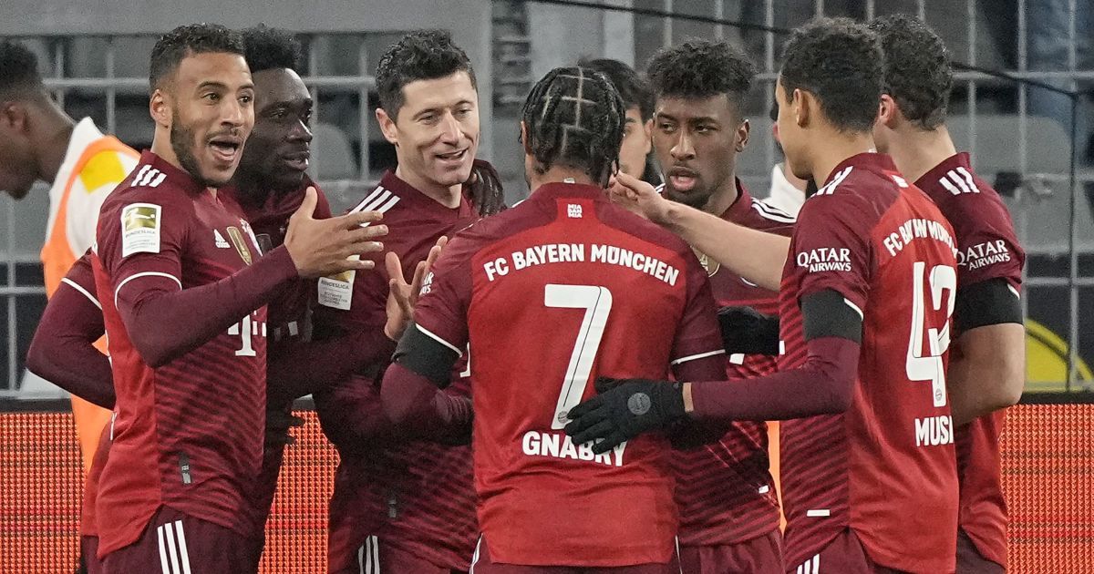 Дубль Левандовски помог "Баварии" сохранить лидерство Бундеслиги