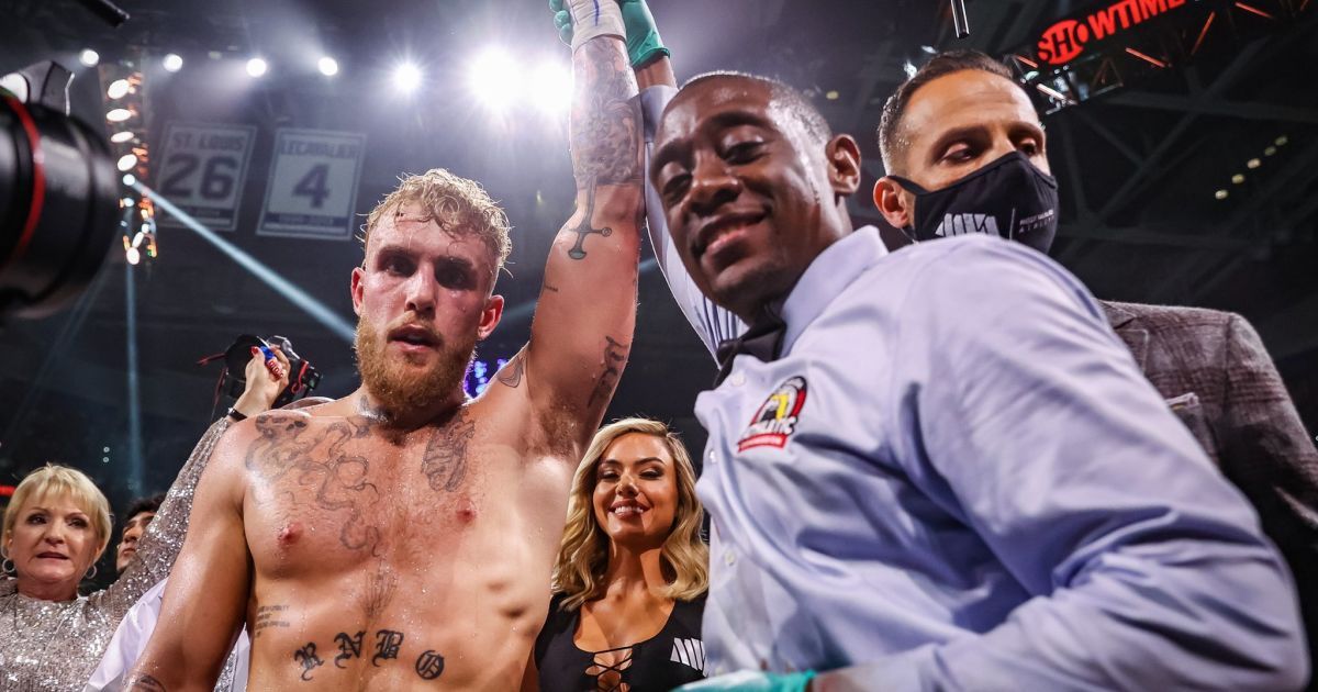 "Опозорил всю вашу компанию": ютубер-миллионер после брутального нокаута вызвал на бой звезд UFC