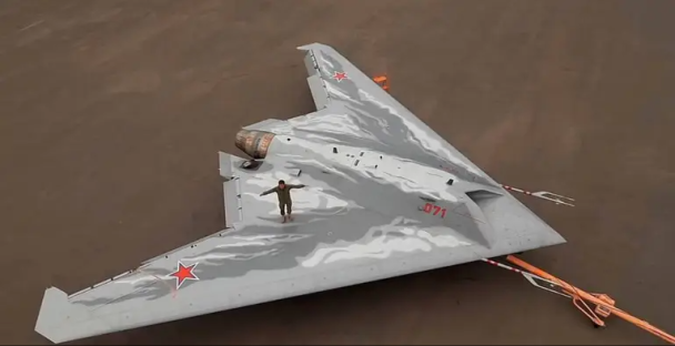 Російський БпЛА С-70 "Мисливець".