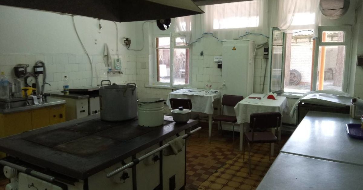 Причиною масового отруєння у таборі "Орлятко" на Донеччині стали борщ і вівсянка
