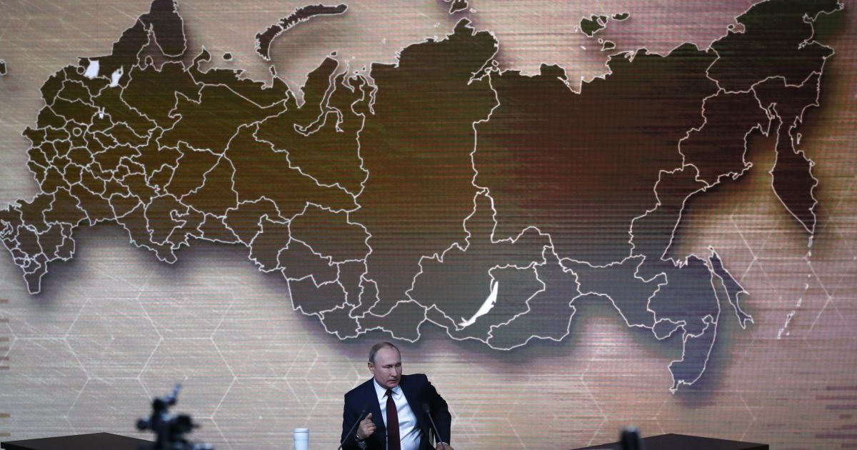 Путін на пресконференції розповів про "споконвічні російські території" та "сільську Україну"