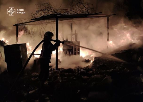 Пожежа у Києві Фото: ДСНС України у Києві 