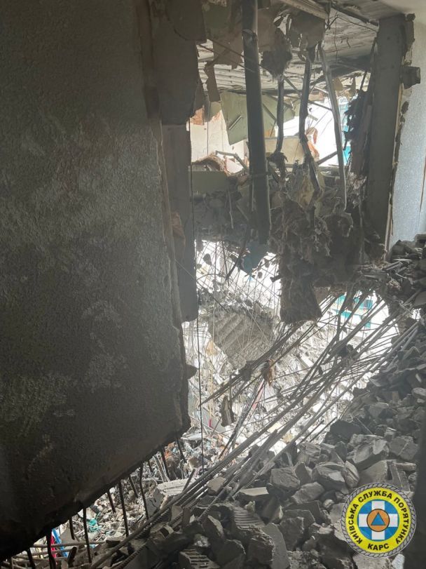 Ракетний удар по багатоповерхівці у Солом'янському районі Києва.