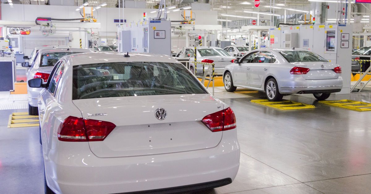 Volkswagen Passat четвертый год самый популярный автомобиль привезенный из-за рубежа: какие именно варианты выбирают водители