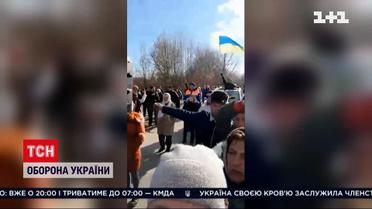 200 жителів Добрянки вийшли на пікет із вимогою до білорусів припинити війну