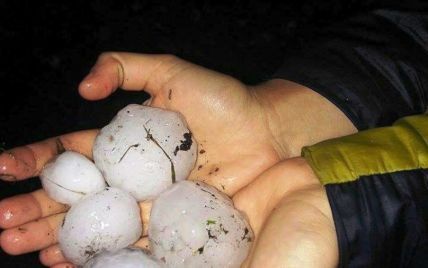 Зливи та град: на Закарпатті оголосили штормове попередження