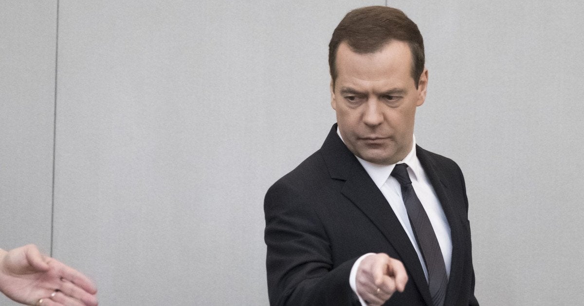 "Проковтнуть": вісник апокаліпсису Медведєв видав "фонтан діарейної демагогії" про використання РФ ядерної зброї